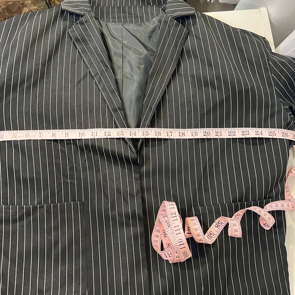 Black Pinstriped Blazer 5X - Picture 3 of 6